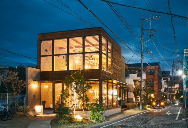 nezasuhouseシリーズ、たかすなヴィレッジannexの夜の外観