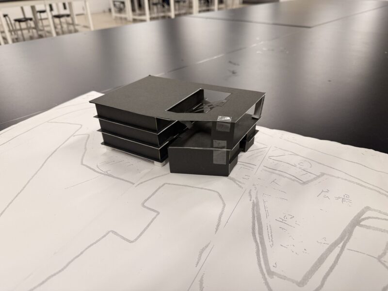 「モノづくり学生サミット2025 in 湘南」の最終報告会で、学生が作成した模型