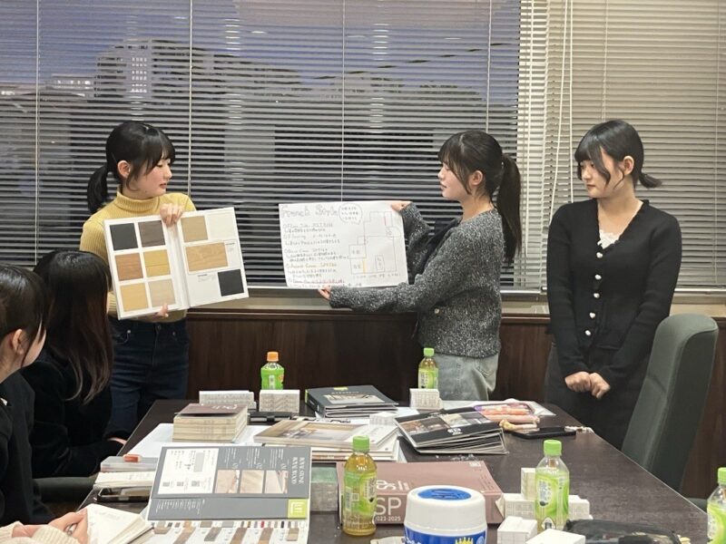 丸山アーバンのインターンシップで、意匠設計に取り組む湘北短期大学の学生